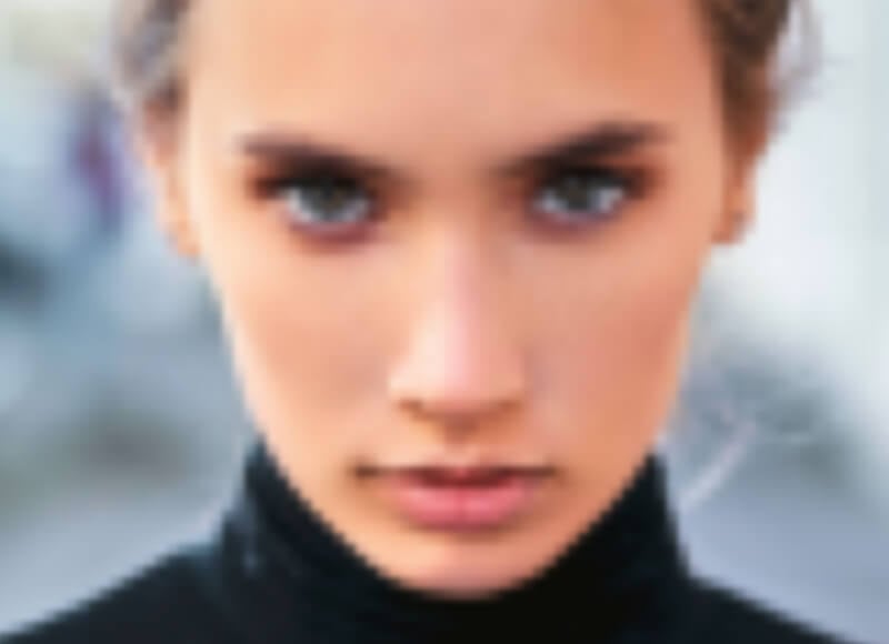 흐릿하고 낮은 품질의 여성 초상화 사진