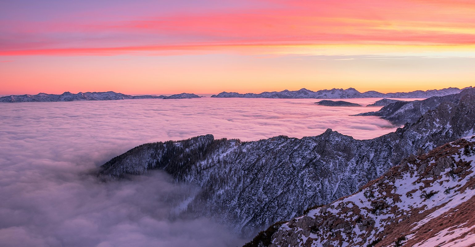 Landschaft ueber den Bergen